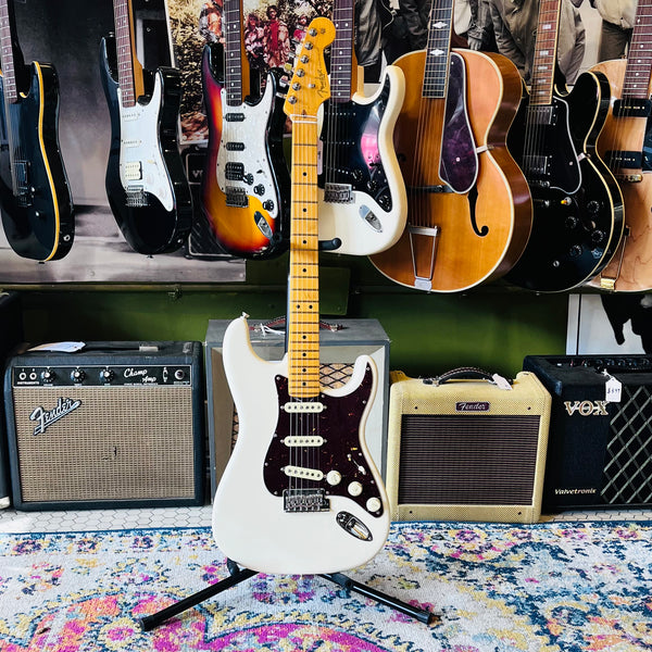 Fender ~ American Professional II Stratocaster 2023 - White Gloss